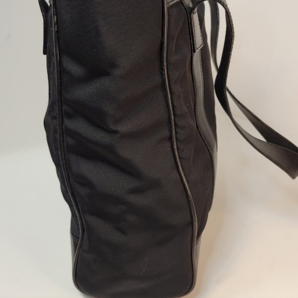 Gucci  Nylon and Leather Bag. - Picture 4 of 10